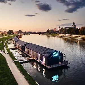 Apartahotel New Port - Premium Floating
